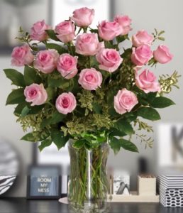 a Dozen pink roses in vase